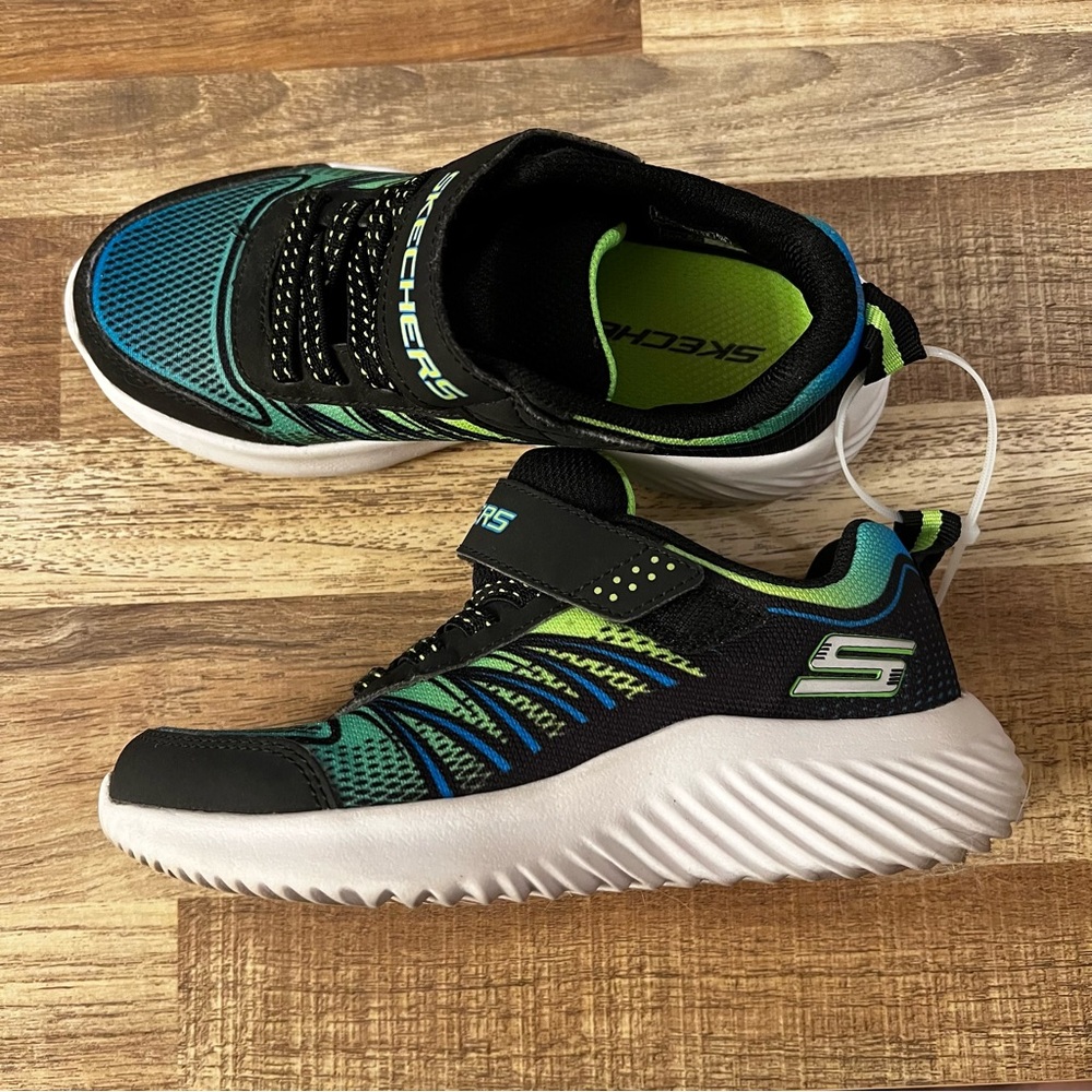 NWOT Skechers Slip On Sneakers - Picture 4 of 6
